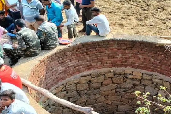 हजारीबाग में महिला का मर्डर, आंख भी फोड़ी, इस हाल में फेंका हजारीबाग में महिला का मर्डर, आंख भी फोड़ी, इस हाल में फेंका