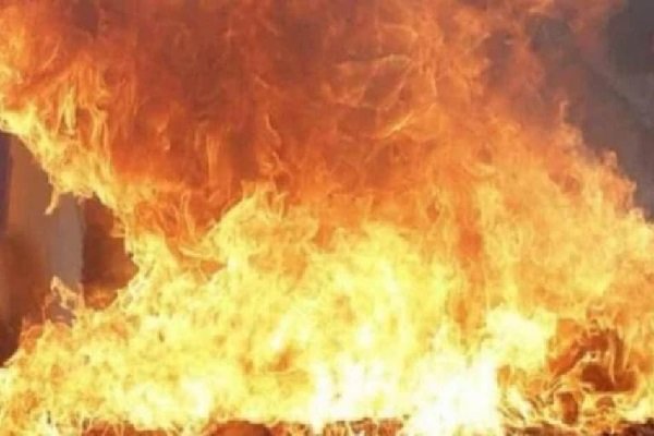 3 कर्मचारियों की दर्दनाक मौत, देखें कैसे हुआ हादसा 3 कर्मचारियों की दर्दनाक मौत, देखें कैसे हुआ हादसा