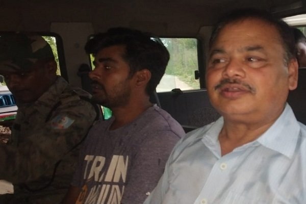 ढाई हजार घूस लेते रेंजर गिरफ्तार, घर से मिला 1 करोड़ कैश... देखें ढाई हजार घूस लेते रेंजर गिरफ्तार, घर से मिला 1 करोड़ कैश... देखें