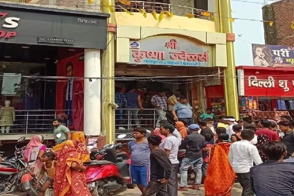 अस्पताल में दबंगई, देखें LIVE CCTV फुटेज... अस्पताल में दबंगई, देखें LIVE CCTV फुटेज...
