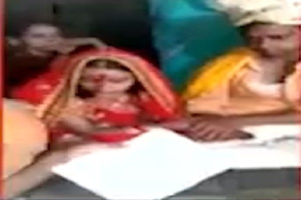 Bhool Bhulaiyaa 2 के डरावने सीन ऐसे हुए शूट, बिहाइंड द सीन का वीडियो आया सामने Bhool Bhulaiyaa 2 के डरावने सीन ऐसे हुए शूट, बिहाइंड द सीन का वीडियो आया सामने