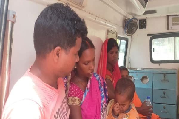 फूड प्वाइजनिंग से बिगड़ी चार बच्चियों की तबीयत, एक ने तोड़ा दम फूड प्वाइजनिंग से बिगड़ी चार बच्चियों की तबीयत, एक ने तोड़ा दम
