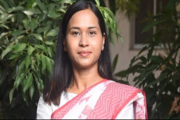 नौकरी छोड़ पिता की राजनीति विरासत संभालेगी शिल्पा, देंखे... नौकरी छोड़ पिता की राजनीति विरासत संभालेगी शिल्पा, देंखे...