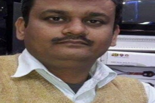 दिनदहाड़े व्यवसायी को अपराधियों ने गोलियों से भूना... देखें दिनदहाड़े व्यवसायी को अपराधियों ने गोलियों से भूना... देखें