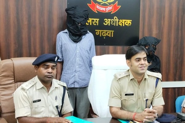 माशूका के साथ धराया मोस्ट वांटेड भानु, पुलिस ने जब्त डायरी पढ़ी तो... माशूका के साथ धराया मोस्ट वांटेड भानु, पुलिस ने जब्त डायरी पढ़ी तो...