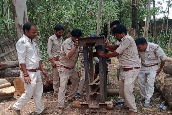 सीएम हेमंत का सख्त निर्देश... वन क्षेत्र से 5 किमी के दायरे से सभी आरा मिलों को हटाएं सीएम हेमंत का सख्त निर्देश... वन क्षेत्र से 5 किमी के दायरे से सभी आरा मिलों को हटाएं