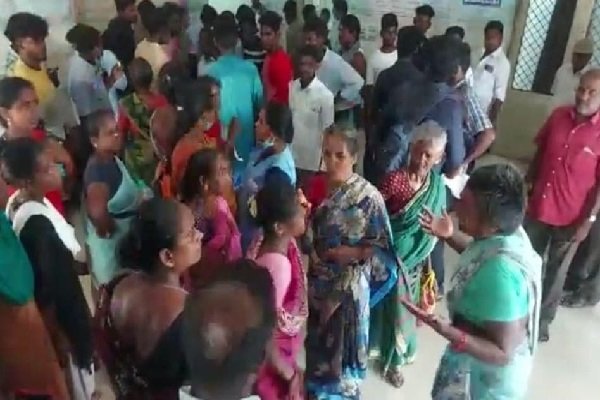 डैम में नहाने गई 7 लड़कियों के साथ ये क्या हो गया...देखें डैम में नहाने गई 7 लड़कियों के साथ ये क्या हो गया...देखें