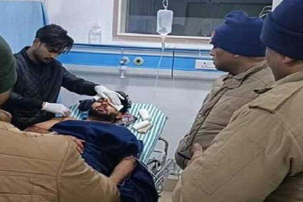 मशहूर क्रिकेटर #RishabhPant का एक्सीडेंट, कार जल कर राख मशहूर क्रिकेटर #RishabhPant का एक्सीडेंट, कार जल कर राख
