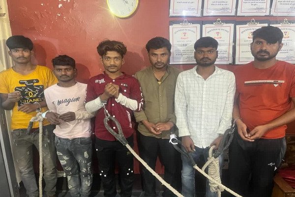 बंगाल के 6 लोगों को जमशेदपुर पुलिस ने दबोचा... देखें क्यों बंगाल के 6 लोगों को जमशेदपुर पुलिस ने दबोचा... देखें क्यों
