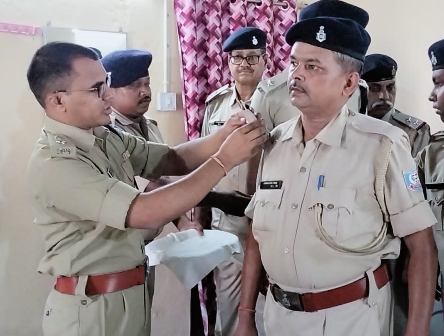 अधिकारियों