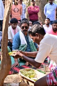 मांदर की थाप पर झूम उठा नेमरा गांव, सपरिवार पहुंचे CM हेमंत सोरेन..