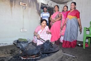 मांदर की थाप पर झूम उठा नेमरा गांव, सपरिवार पहुंचे CM हेमंत सोरेन..