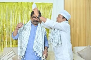 दावत-ए-इफ्तार में शामिल हुये CM हेमंत सोरेन… देखें