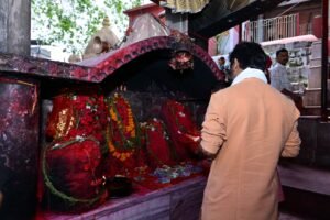 मां कामाख्या के आगे CM ने नवाया शीश, की यह प्रार्थना