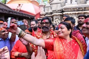 मां कामाख्या के आगे CM ने नवाया शीश, की यह प्रार्थना