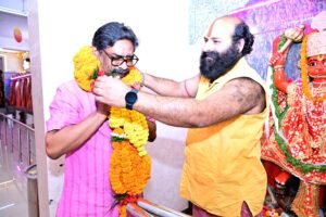 पत्नी संग तपोवन मंदिर पहुंचे CM हेमंत सोरेन… देखें