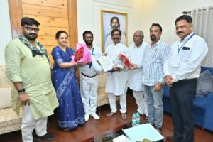 राज्यसभा पहुंचते ही CM हेमंत सोरेन से मिले बैद्यनाथ राम…