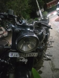 हजारीबाग के होटल में रेड, हथियार के साथ 3 युवक अरेस्ट…