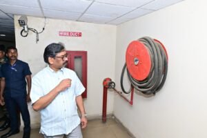 औचक निरीक्षण पर बमक गये CM हेमंत सोरेन, अफसरों को लगाई फटकार