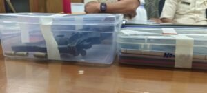 हजारीबाग के होटल में रेड, हथियार के साथ 3 युवक अरेस्ट…