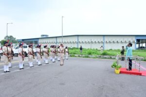 बोकारो एयरपोर्ट पर दिया गया गार्ड ऑफ ऑनर…