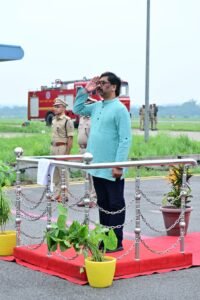 बोकारो एयरपोर्ट पर दिया गया गार्ड ऑफ ऑनर…