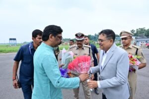 बोकारो एयरपोर्ट पर दिया गया गार्ड ऑफ ऑनर…