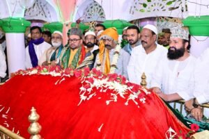रिसालदार बाबा की मजार पर CM हेमंत सोरेन, मांगी यह दुआ… देखें तस्वीरें