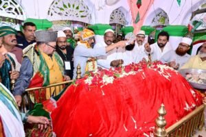 रिसालदार बाबा की मजार पर CM हेमंत सोरेन, मांगी यह दुआ… देखें तस्वीरें