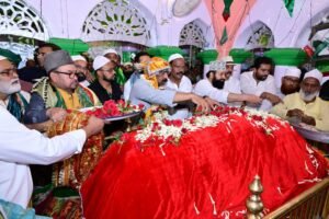 रिसालदार बाबा की मजार पर CM हेमंत सोरेन, मांगी यह दुआ… देखें तस्वीरें