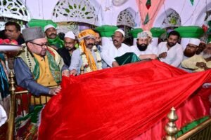 रिसालदार बाबा की मजार पर CM हेमंत सोरेन, मांगी यह दुआ… देखें तस्वीरें